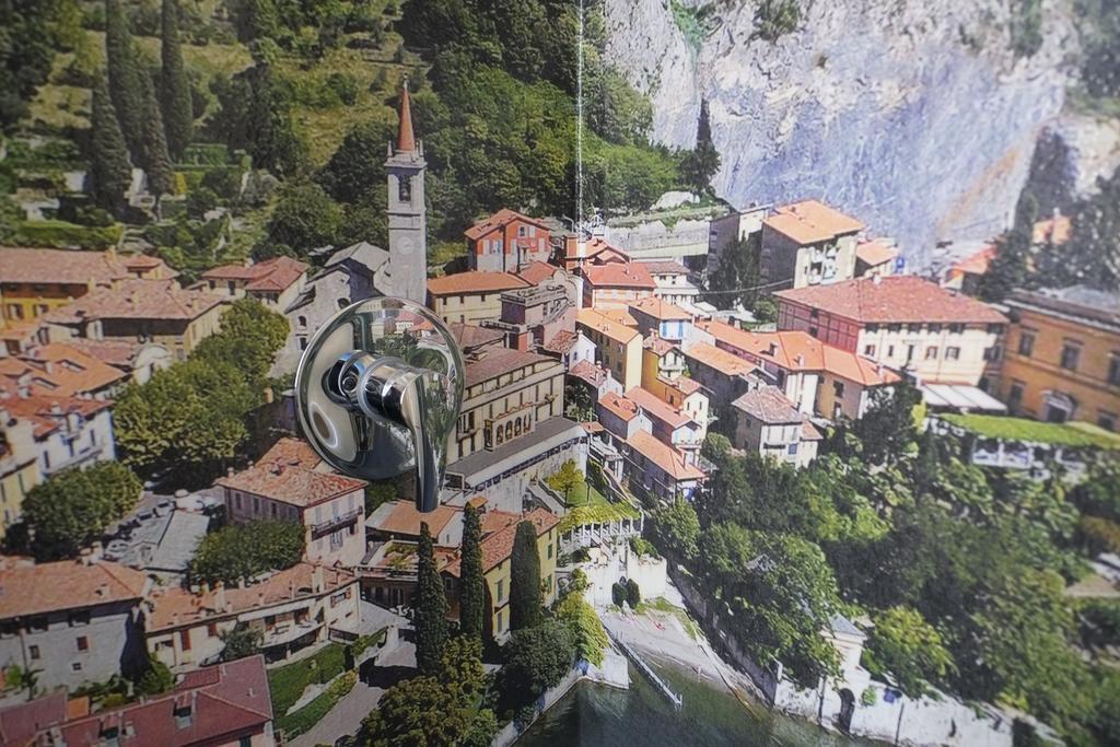 Michelangelo B&B Варенна Екстер'єр фото