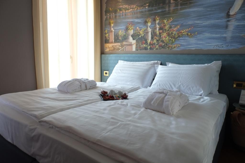 Michelangelo B&B Варенна Екстер'єр фото