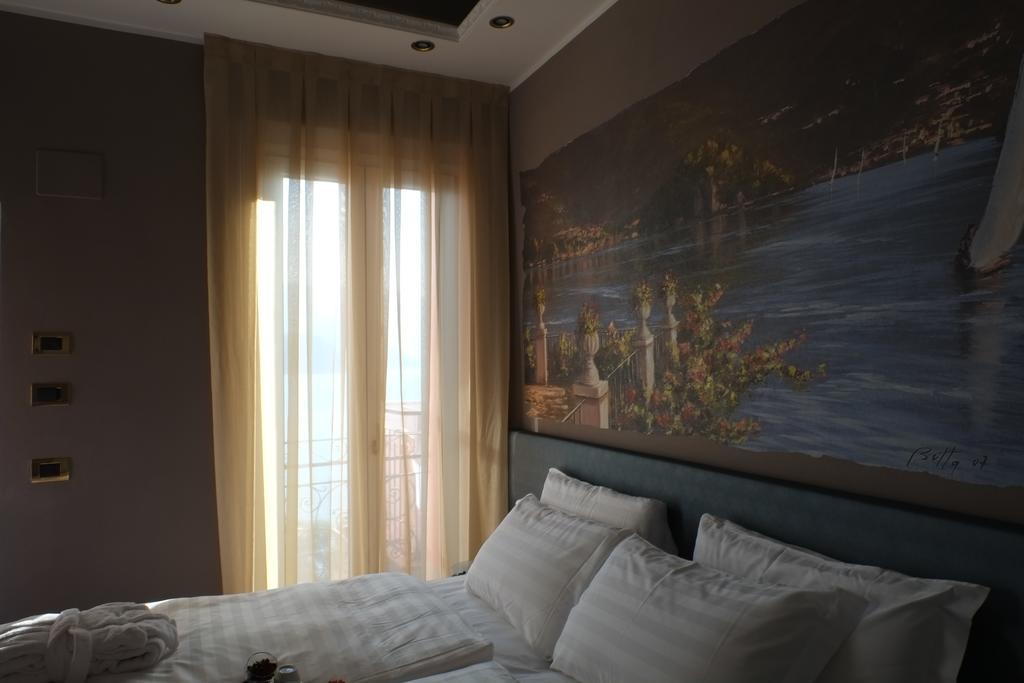 Michelangelo B&B Варенна Екстер'єр фото