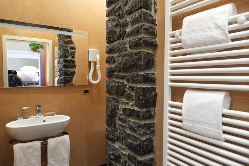 Michelangelo B&B Варенна Екстер'єр фото