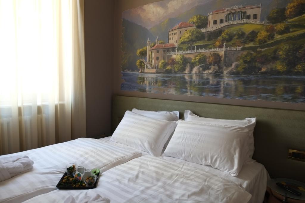 Michelangelo B&B Варенна Екстер'єр фото
